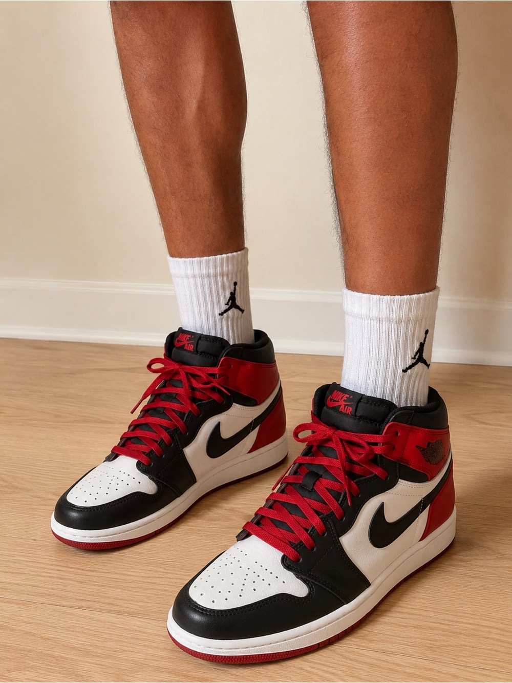 Air Jordan 1 Mid "Gym Red Black Toe" SZ 9.5 Streetwear